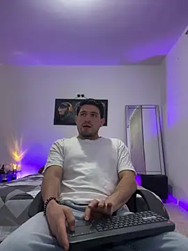 williamsmiiths16 online show from 05/08/26, 12:38