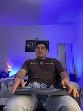 williamsmiiths16 online show from 05/18/26, 11:16