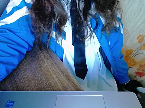 Snapshot of maian_love chatting on 04/15/26, 07:58 maian love online show from 04/15/26, 07:58