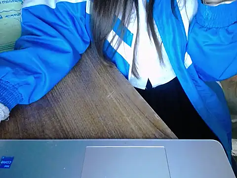 Snapshot of maian_love chatting on 04/24/26, 07:38 maian love online show from 04/24/26, 07:38