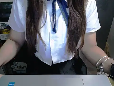 Snapshot of maian_love chatting on 05/08/26, 07:19 maian love online show from 05/08/26, 07:19