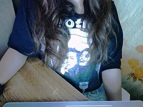 Snapshot of maian_love chatting on 05/11/26, 07:11 maian love online show from 05/11/26, 07:11