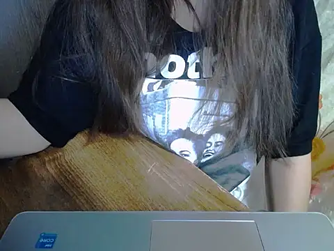 Snapshot of maian_love chatting on 05/20/26, 07:09 maian love online show from 05/20/26, 07:09