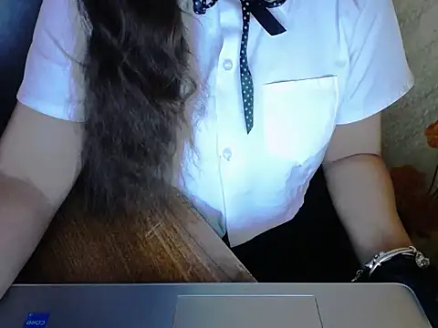 Snapshot of maian_love chatting on 05/21/26, 06:37 maian love online show from 05/21/26, 06:37