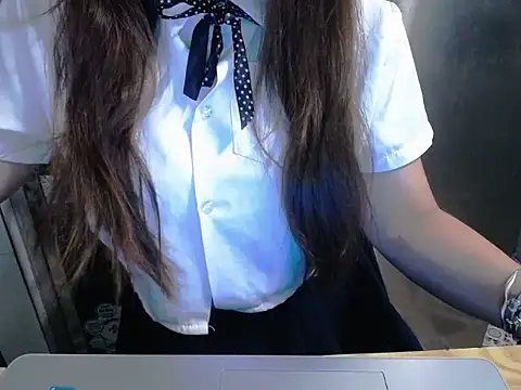 Snapshot of maian_love chatting on 05/24/26, 06:57 maian love online show from 05/24/26, 06:57