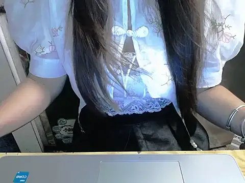 Snapshot of maian_love chatting on 05/26/26, 07:43 maian love online show from 05/26/26, 07:43