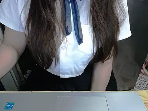 Snapshot of maian_love chatting on 05/28/26, 07:33 maian love online show from 05/28/26, 07:33