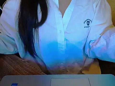 Snapshot of maian_love chatting on 06/16/26, 07:49 maian love online show from 06/16/26, 07:49