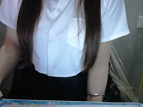 Snapshot of maian_love chatting on 07/08/26, 05:17 maian love online show from 07/08/26, 05:17