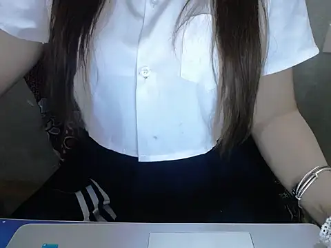 Snapshot of maian_love chatting on 07/09/26, 06:23 maian love online show from 07/09/26, 06:23