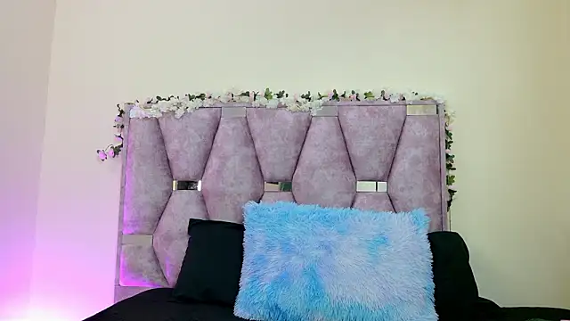 iris and damian online show from 02/17/26, 05:19