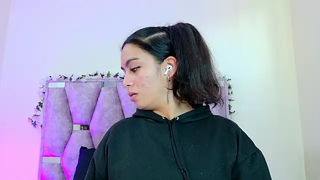 iris and damian online show from 04/16/26, 05:14