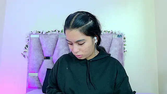 iris and damian online show from 04/17/26, 05:16