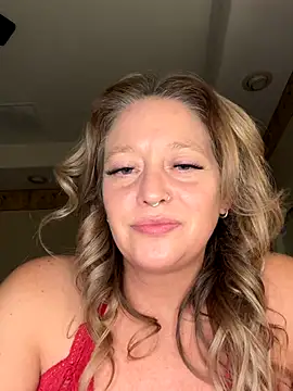 Snapshot of MissyLovelace chatting on 12/20/25, 02:02 MissyLovelace online show from 12/20/25, 02:02