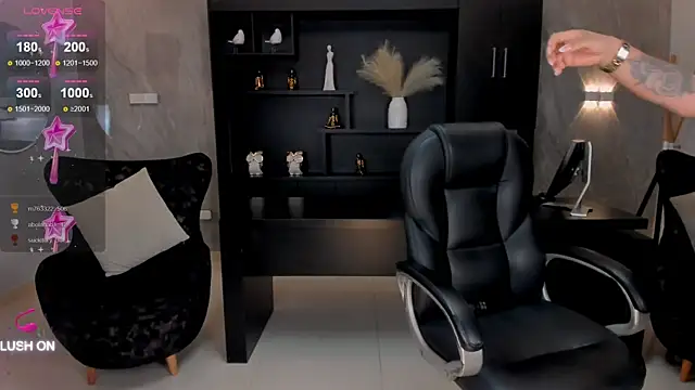 Snapshot of ChloeManson chatting on 12/13/24, 01:37 ChloeManson online show from 12/13/24, 01:37