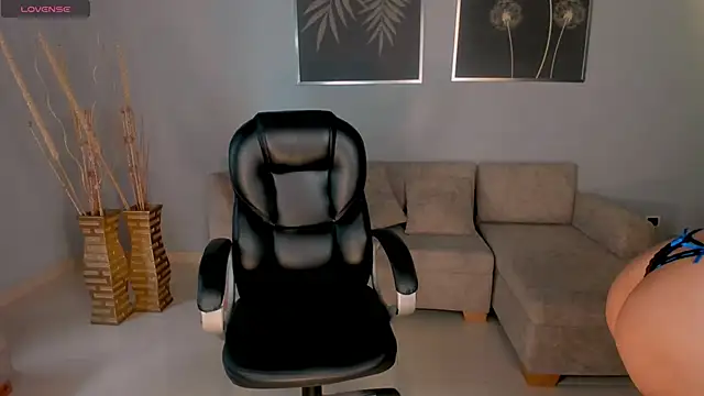 Snapshot of ChloeManson chatting on 01/23/25, 08:56 ChloeManson online show from 01/23/25, 08:56