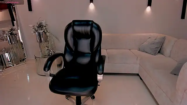 Snapshot of ChloeManson chatting on 02/13/25, 08:55 ChloeManson online show from 02/13/25, 08:55