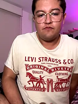 Snapshot of bready272 chatting on 12/03/25, 05:37 bready272 online show from 12/03/25, 05:37