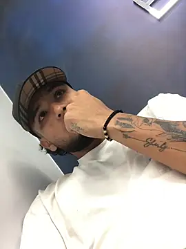 modeloxtz online show from 02/18/26, 01:12