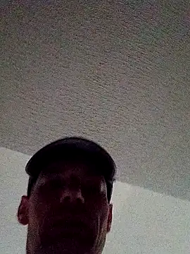 Snapshot of thewalrus1202 chatting on 12/17/25, 06:25 thewalrus1202 online show from 12/17/25, 06:25