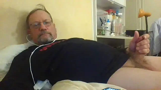 Snapshot of Wanky357 chatting on 05/21/26, 10:06 Wanky357 online show from 05/21/26, 10:06