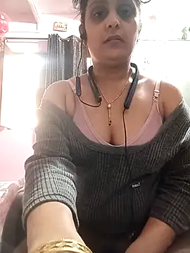 Snapshot of Tanya_Sharma98 chatting on 12/16/25, 10:09 Tanya Sharma98 online show from 12/16/25, 10:09