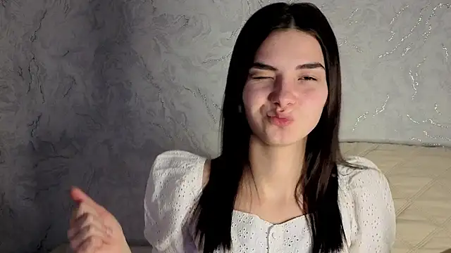 Laura Sunday online show from 03/10/26, 12:32