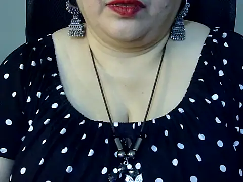 Snapshot of Soniya_Sha chatting on 02/17/26, 07:09 Soniya Sha online show from 02/17/26, 07:09