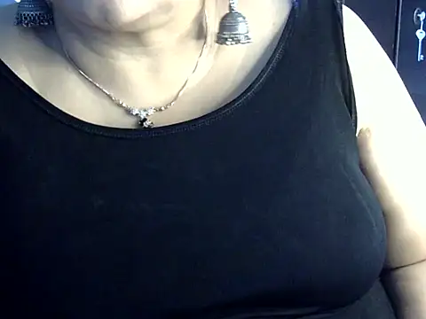 Snapshot of Soniya_Sha chatting on 07/11/26, 08:17 Soniya Sha online show from 07/11/26, 08:17