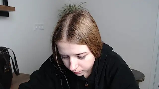 SweetBellaa  online show from 12/05/25, 10:02