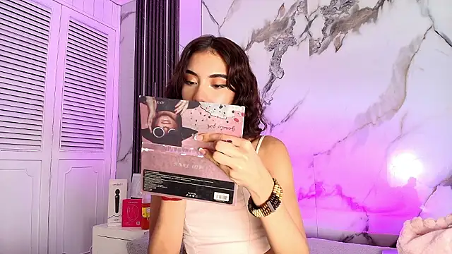 BellaHarpeer online show from 03/13/26, 08:15