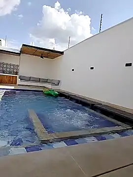 emilyy94 online show from 12/17/25, 07:31