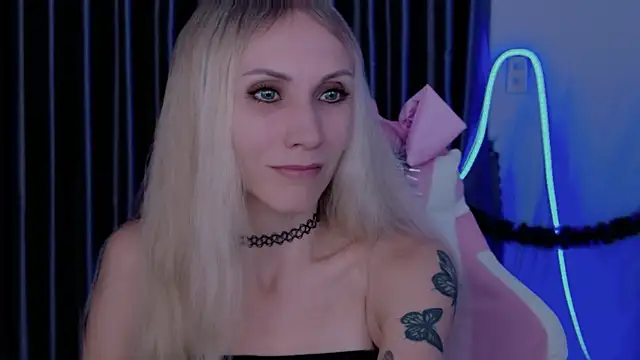 Snapshot of betty_xoxoo chatting on 01/08/26, 01:24 betty xoxoo online show from 01/08/26, 01:24