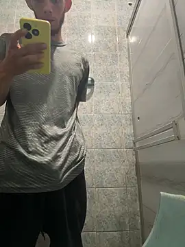 Snapshot of yisushotlarge chatting on 12/14/25, 04:07 yisushotlarge online show from 12/14/25, 04:07