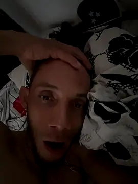 Snapshot of yisushotlarge chatting on 12/14/25, 08:13 yisushotlarge online show from 12/14/25, 08:13