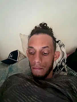 Snapshot of yisushotlarge chatting on 12/15/25, 07:07 yisushotlarge online show from 12/15/25, 07:07