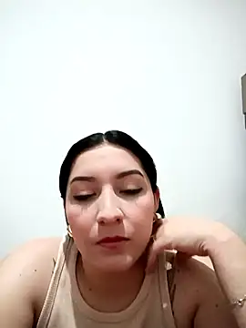 jade nevez9090 online show from 12/04/25, 02:54