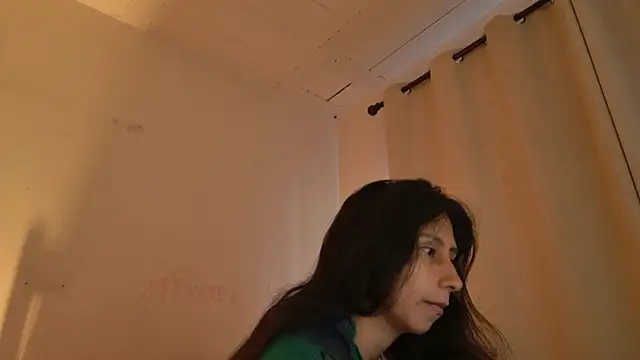 Snapshot of MoonLipsON- chatting on 07/14/26, 10:48 MoonLipsON- online show from 07/14/26, 10:48