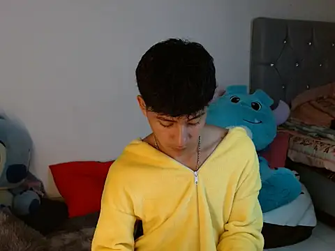 Snapshot of Sebas_Ross04 chatting on 01/14/26, 04:45 Sebas Ross04 online show from 01/14/26, 04:45