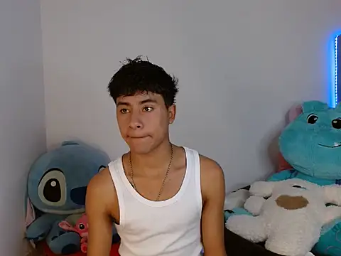 Snapshot of Sebas_Ross04 chatting on 02/27/26, 11:05 Sebas Ross04 online show from 02/27/26, 11:05