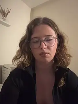 Snapshot of GermanRose chatting on 12/17/25, 09:21 GermanRose online show from 12/17/25, 09:21