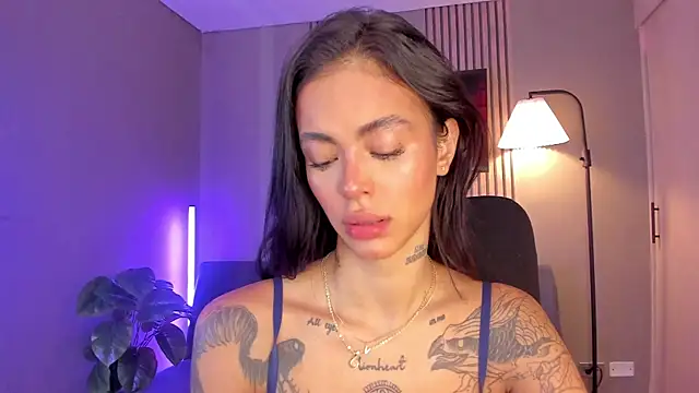 VegaLuxe online show from 02/24/26, 01:42