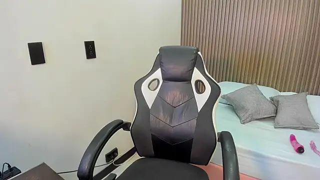 madison saenzz online show from 02/11/26, 07:41