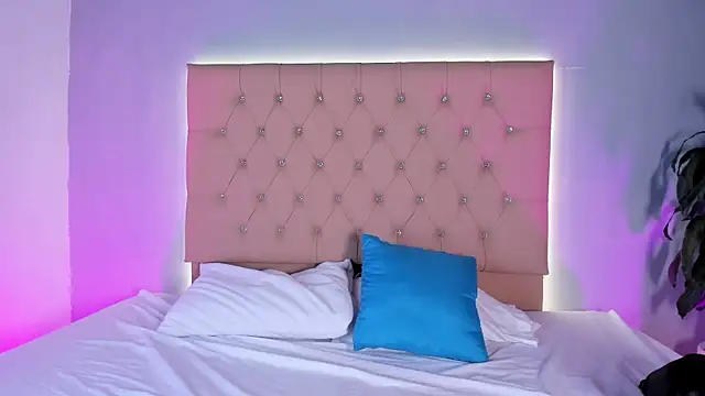 EmmaLawrence  online show from 01/12/26, 08:14