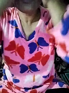 Snapshot of desiriya11 chatting on 12/15/25, 07:45 desiriya11 online show from 12/15/25, 07:45