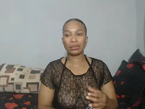 Snapshot of Phoenix_Curvelicious chatting on 01/17/26, 12:43 Phoenix Curvelicious online show from 01/17/26, 12:43