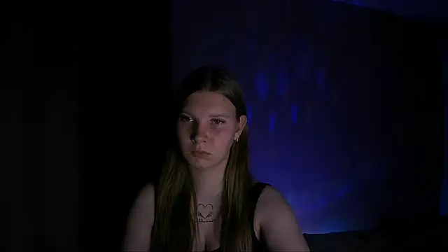 nelli lux  online show from 12/04/25, 07:55