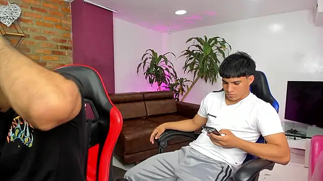 HotThreesoome online show from 02/03/26, 12:32