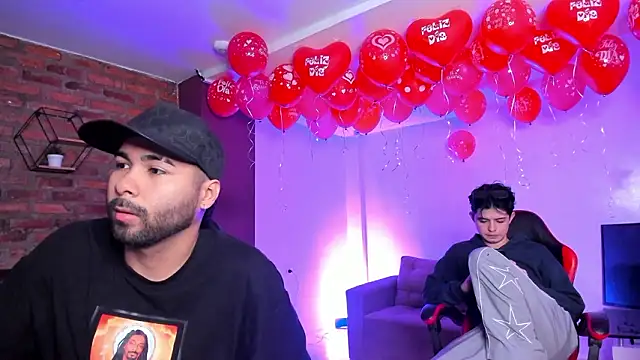 HotThreesoome online show from 02/18/26, 12:12