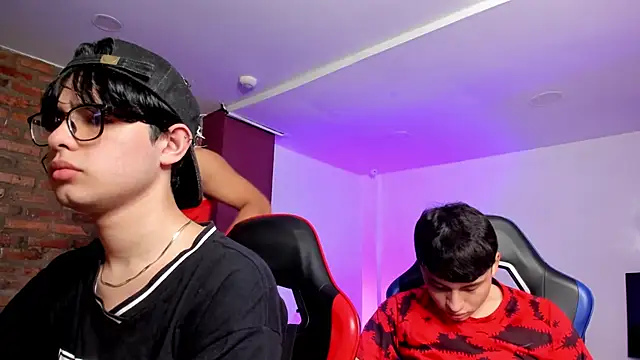 HotThreesoome online show from 03/06/26, 12:23